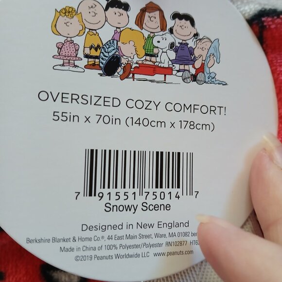 Berkshire Peanuts Velvetsoft Oversized Holiday Throw NWT - Picture 7 of 7